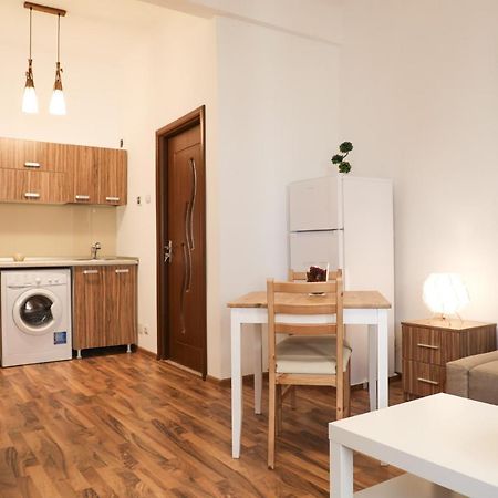 Ultracentral Apartament With Balcony - Old Town Bukares Bagian luar foto