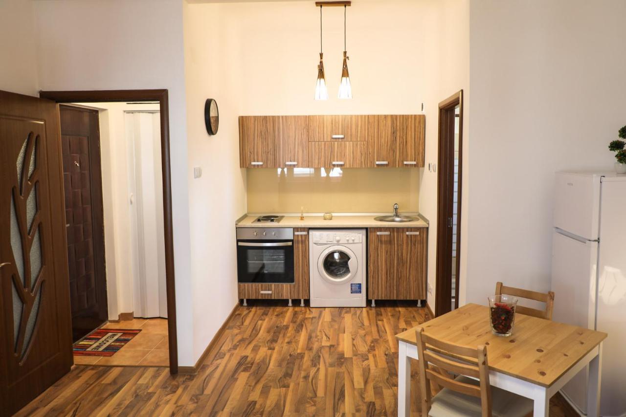Ultracentral Apartament With Balcony - Old Town Bukares Bagian luar foto