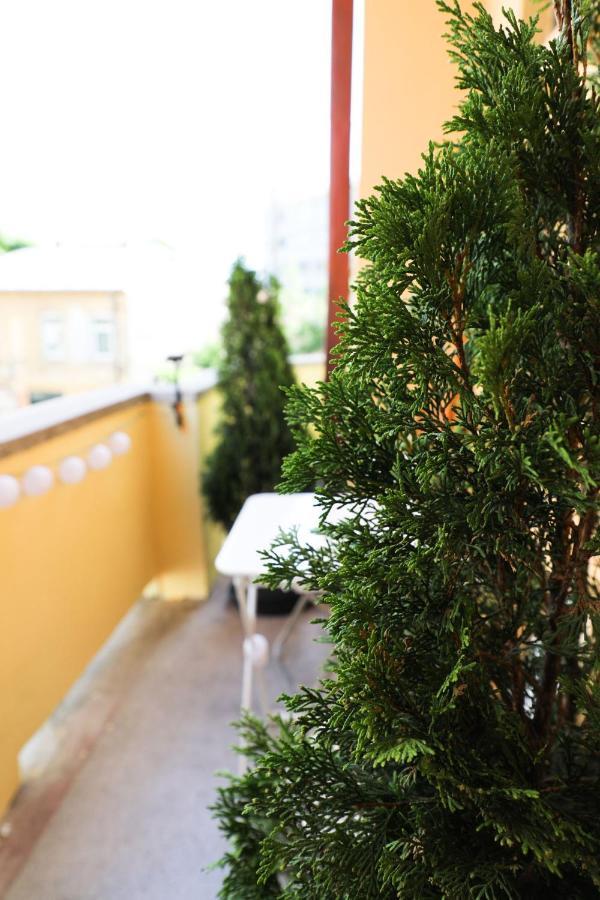 Ultracentral Apartament With Balcony - Old Town Bukares Bagian luar foto