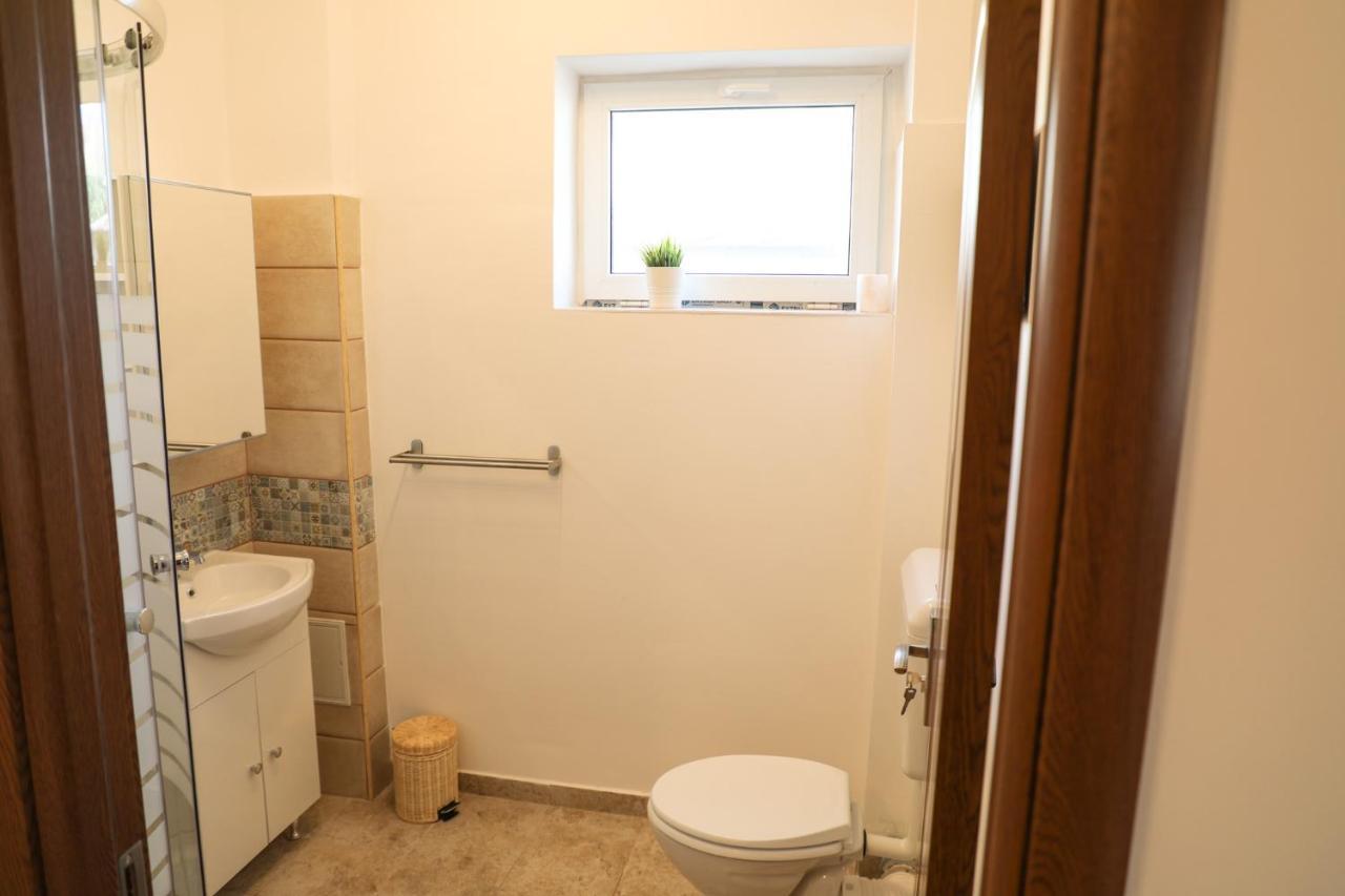 Ultracentral Apartament With Balcony - Old Town Bukares Bagian luar foto
