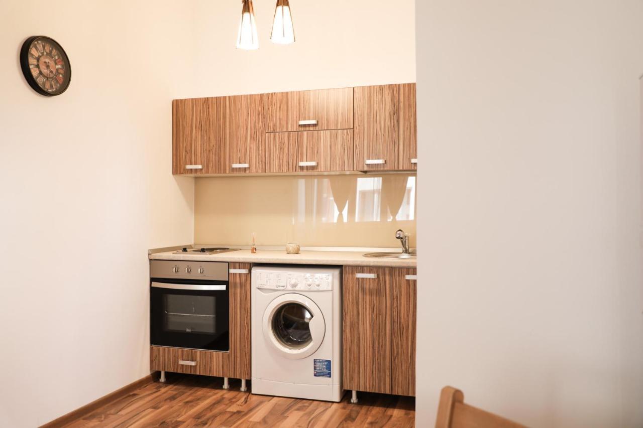Ultracentral Apartament With Balcony - Old Town Bukares Bagian luar foto